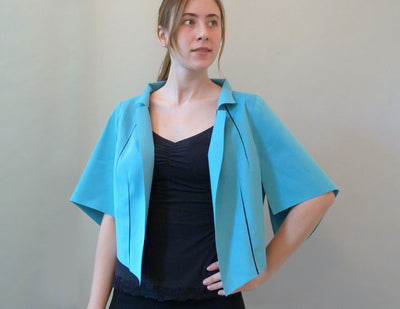 Fang Short Jacket turquoise on model